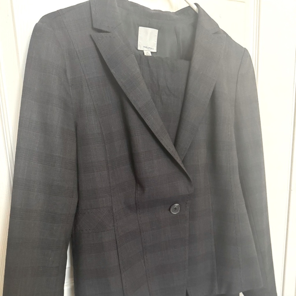 Halogen women’s pant suit (jacket 6p and pants 4p)